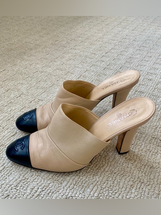 CHANEL Shoes - CHANEL Two-Tone Beige and Black Cap-Toe Mule Heels - size 7 1/2